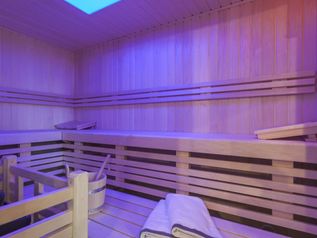 Bad im Obergeschoss, Sauna, Whirlpool